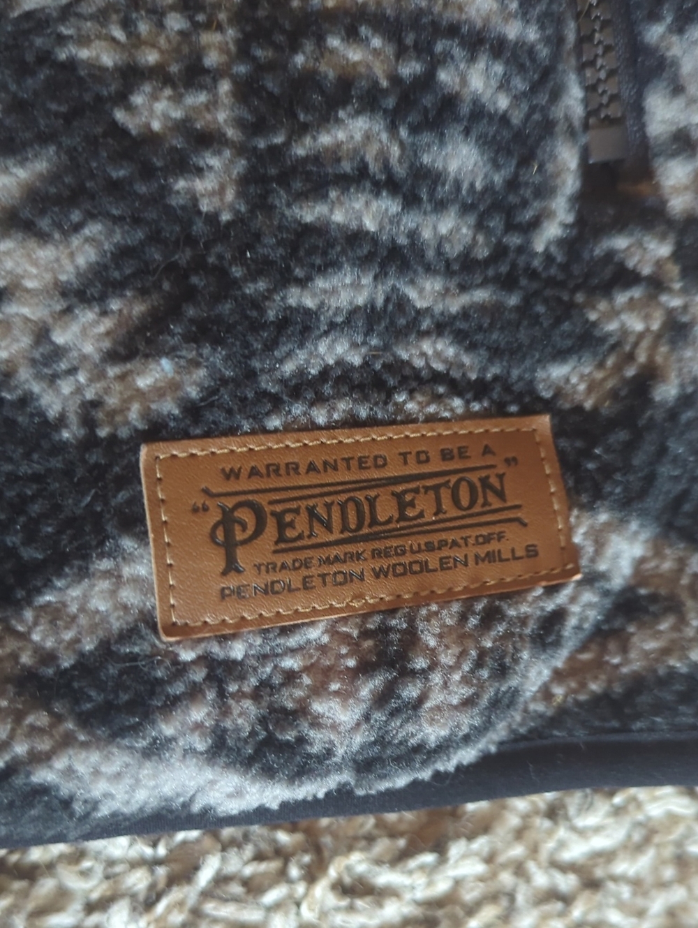 Pendleton Ridgeline Fleece Vest - Picture 2 of 4